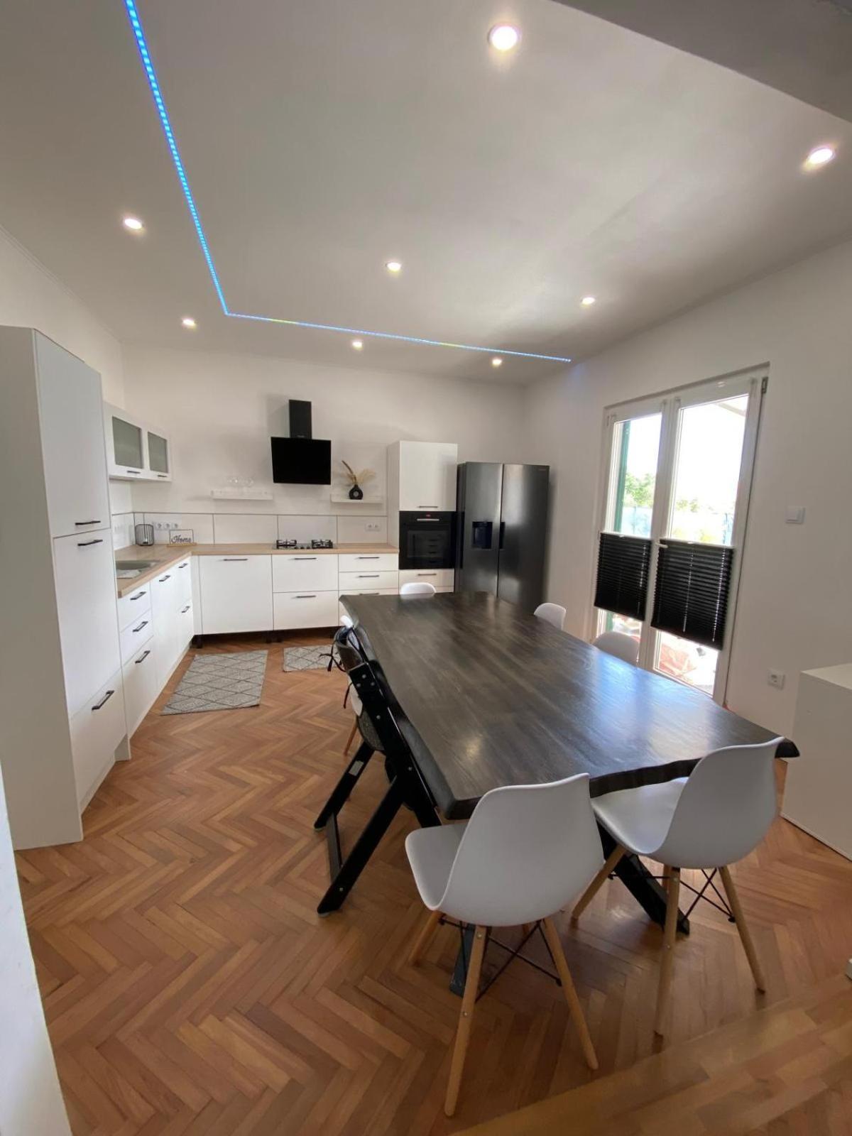 Apartment Milena Kastela Mit Whirlpool 外观 照片
